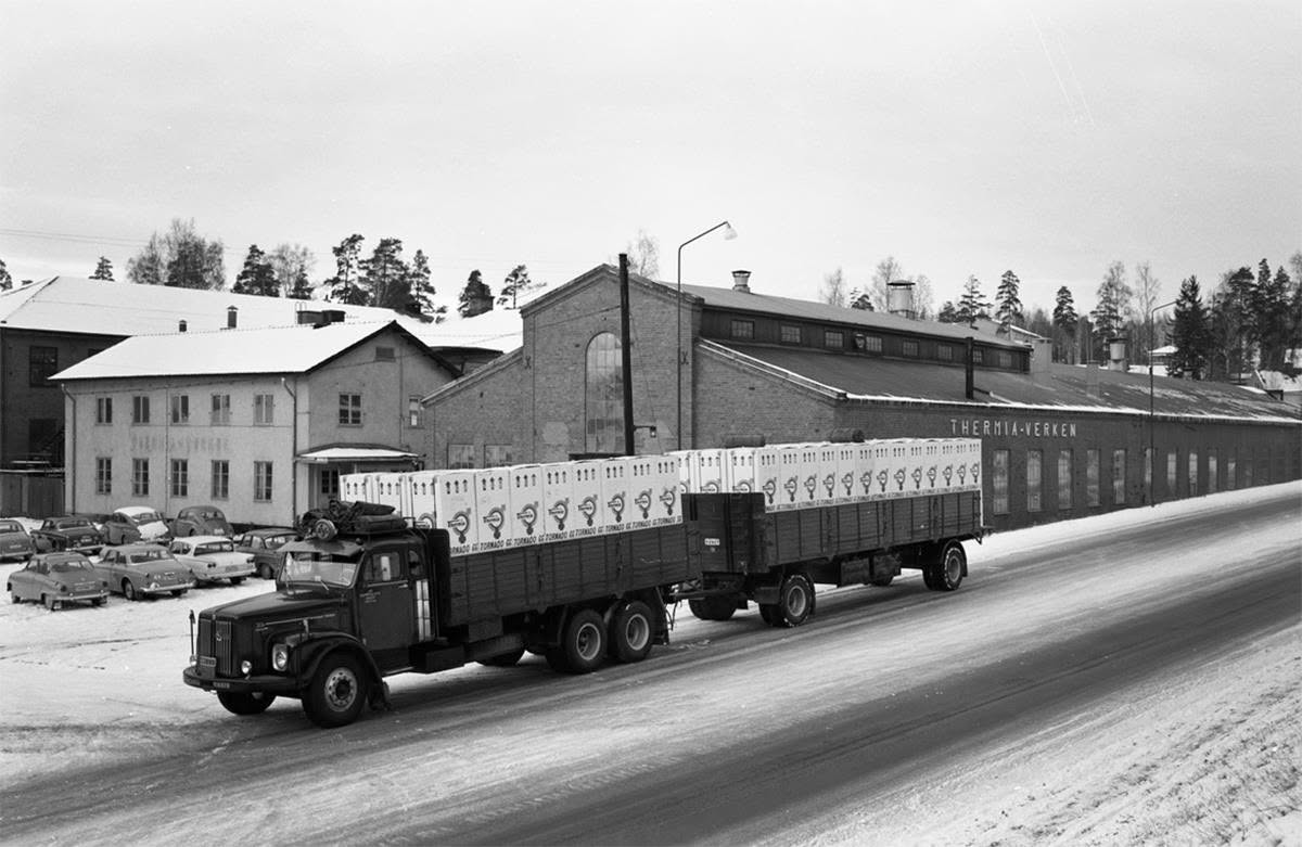 Historisk Thermia-fabrik med leverans av värmepumpar